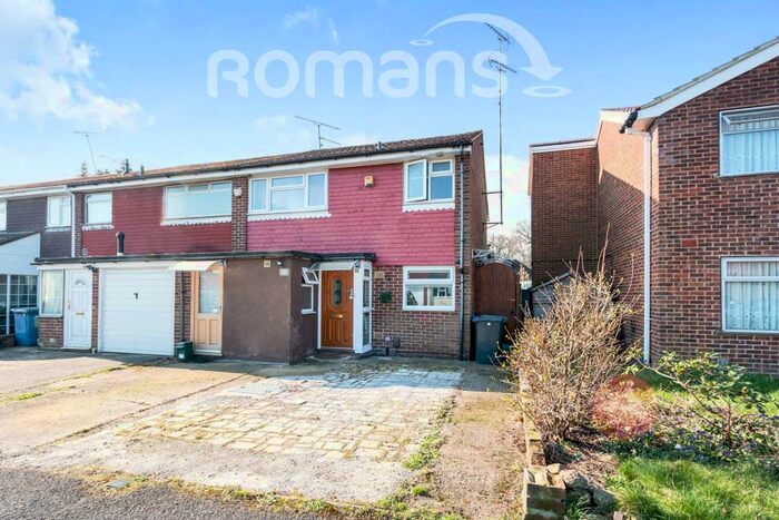 3 Bedroom End Of Terrace House To Rent In Cedar Avenue, Blackwater, GU17