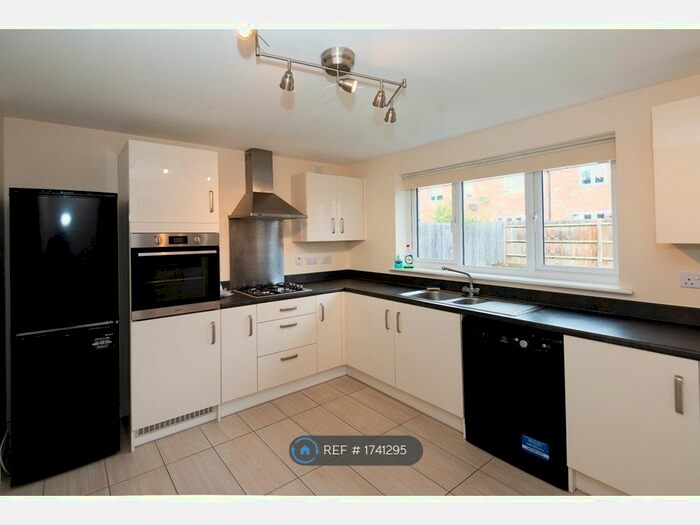 4 Bedroom Detached House To Rent In Calliope Crescent, Swindon, SN2