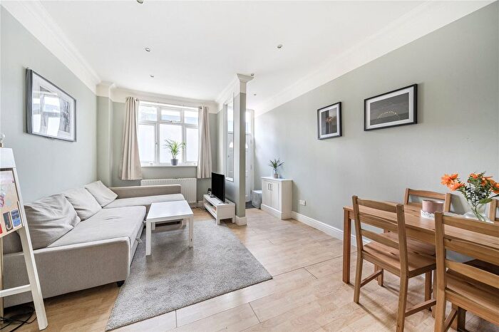 1 Bedroom Flat For Sale In Wightman Road, Harringay, London, N4