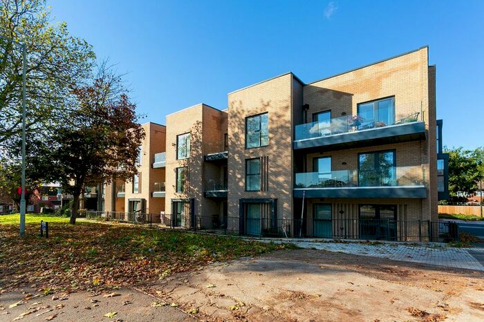 1 Bedroom Flat To Rent In Eastbury Road, Watford, Hertfordshire, WD19