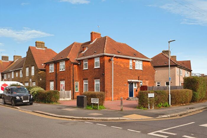 3 Bedroom End Terrace House For Sale In Farmway, Dagenham, RM8