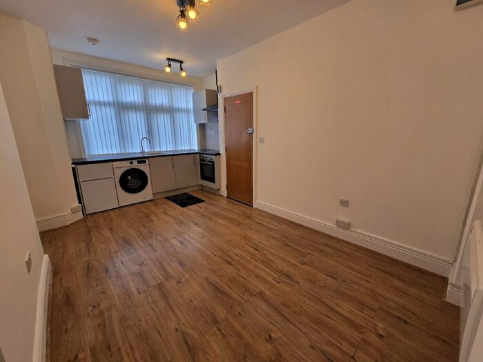 Studio To Rent In Bridge Lane, Golders Green, London, NW11