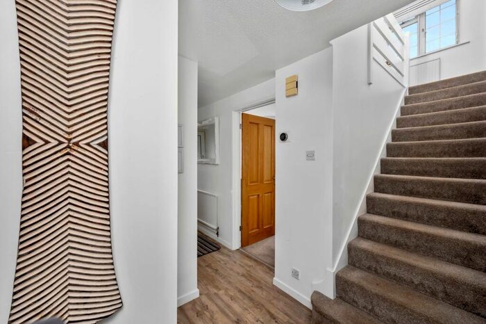 5 Bedroom Detached House For Sale In Darenth Way, Horley, RH6