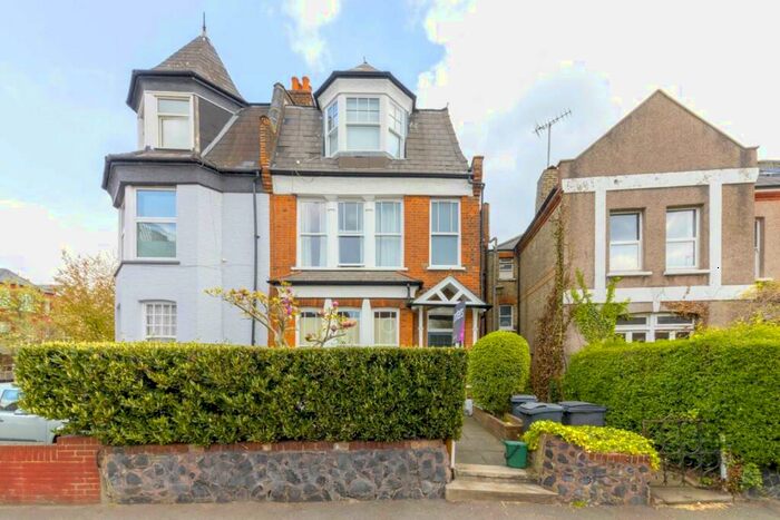 Flat To Rent In Elder Avenue, London, N8