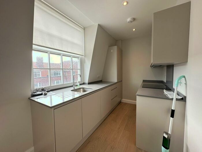 1 Bedroom Flat For Sale In Flat, Wigmores South, Welwyn Garden City, Hertfordshire, AL8