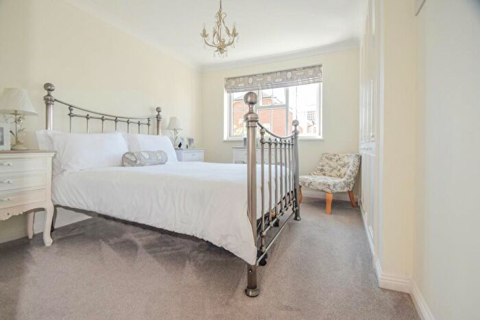 4 Bedroom Detached House For Sale In Grenadier Close, Rainham Gillingham, ME8
