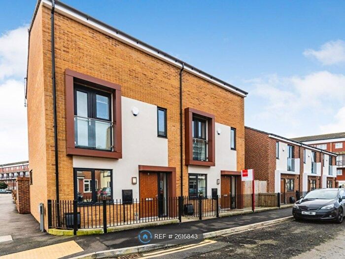 3 Bedroom Semi-Detached House To Rent In Hanworth Close, Manchester, M13