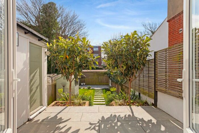 2 Bedroom Apartment To Rent In Wilbury Gardens Hove, BN3