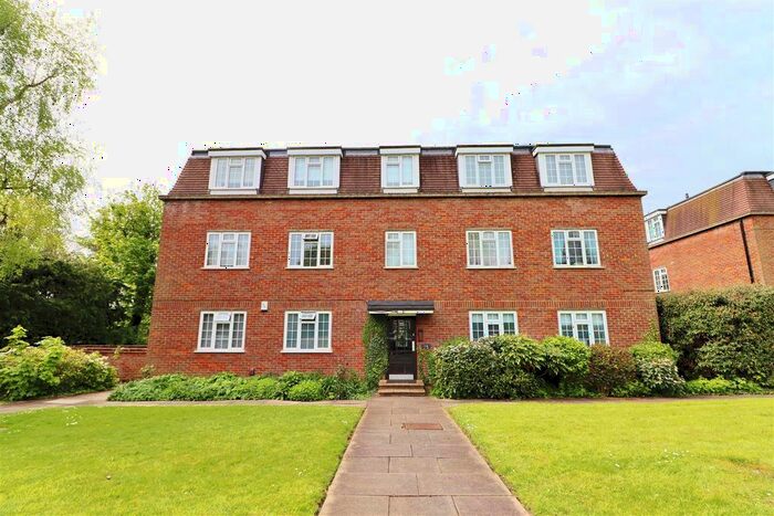 2 Bedroom Flat To Rent In Craigmount, Radlett, WD7
