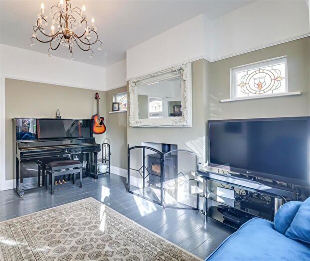 4 Bedroom Semi-Detached House For Sale In Highlands Boulevard, Leigh-on-Sea, SS9