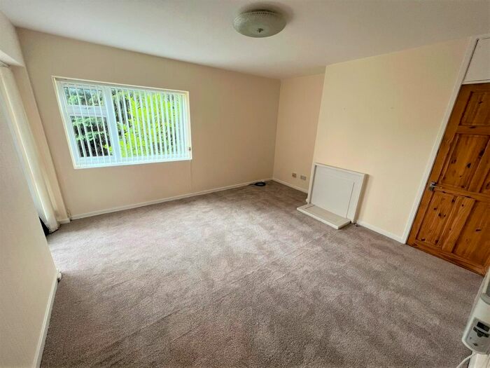 1 Bedroom Flat To Rent In Charminster Drive, Styvechale, Coventry, CV3