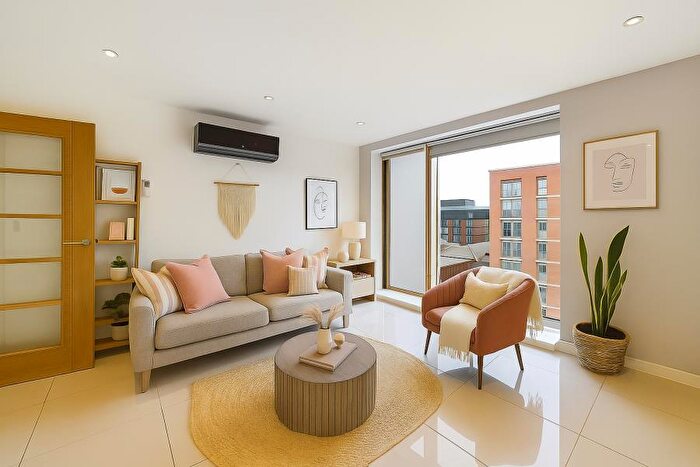 2 Bedroom Apartment To Rent In Apt . :: Ice Plant, M4