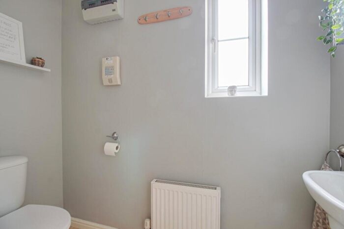 2 Bedroom Terraced House For Sale In Bushell Close, Leighton Buzzard, Bedfordshire, LU7