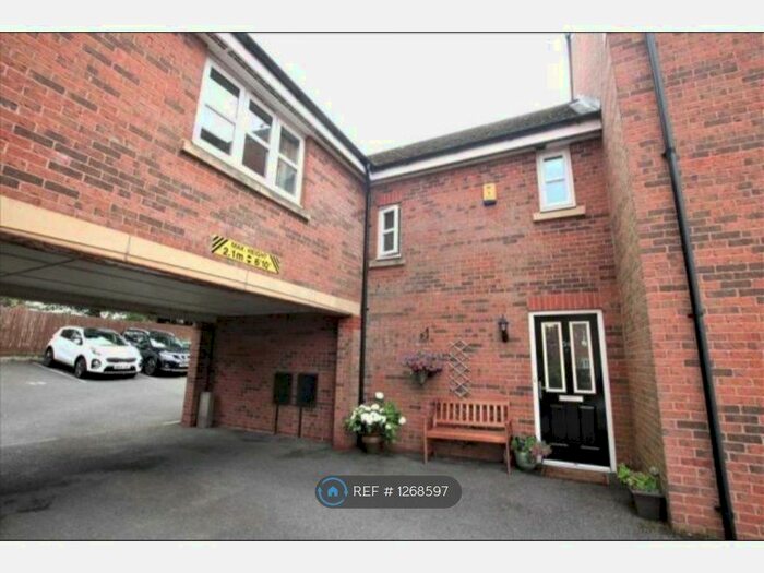 3 Bedroom Semi-Detached House To Rent In Hydrangea Close, Westhoughton, Bolton BL5