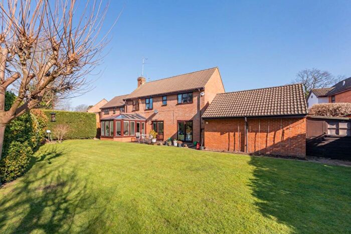 4 Bedroom Detached House For Sale In Palmerston Avenue, Langley, SL3