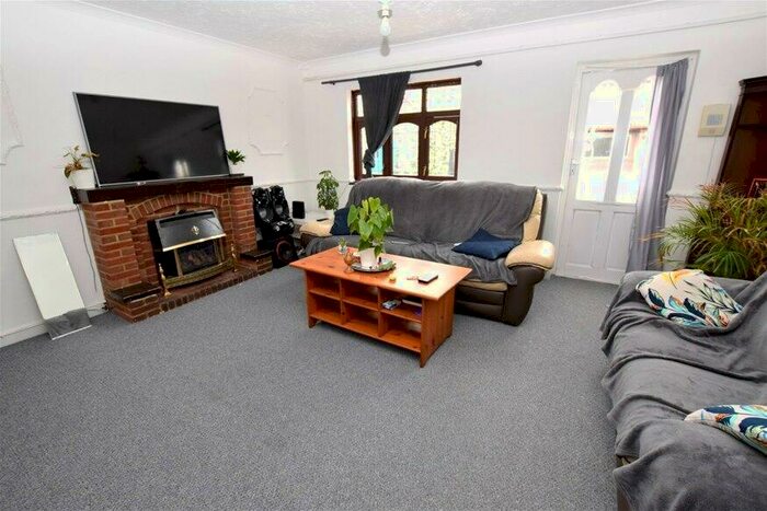 3 Bedroom House To Rent In Shipman Road, Custom House, E16