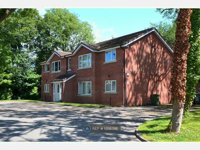 2 Bedroom Flat To Rent In Station Approach, Stockport, SK8