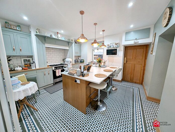 4 Bedroom Detached House For Sale In Swansea Road, Pontardawe, Swansea, SA8
