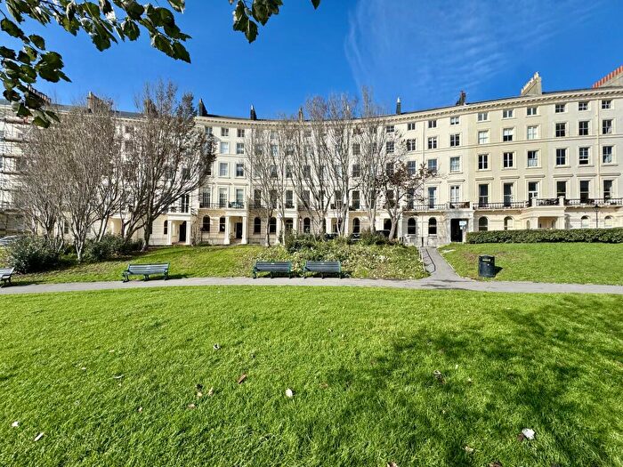 Flat To Rent In Adelaide Crescent, Hove, BN3