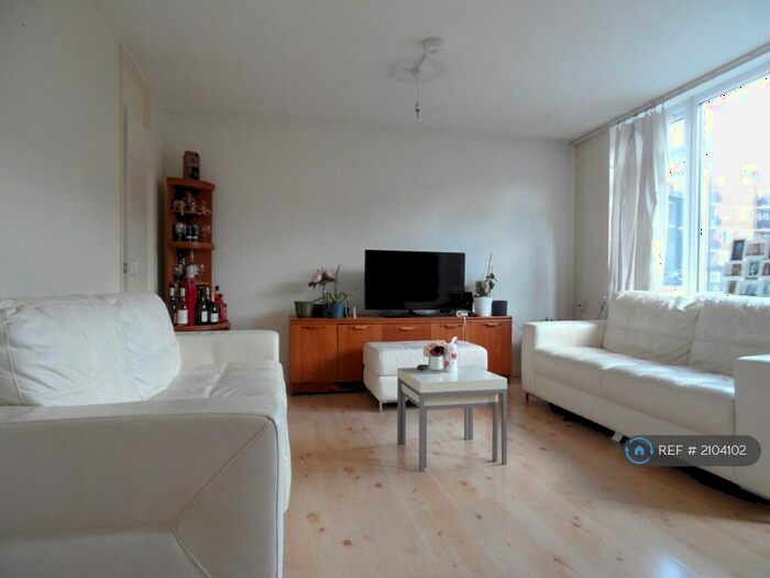 3 Bedroom Maisonette To Rent In Lockwood Square, London, SE16