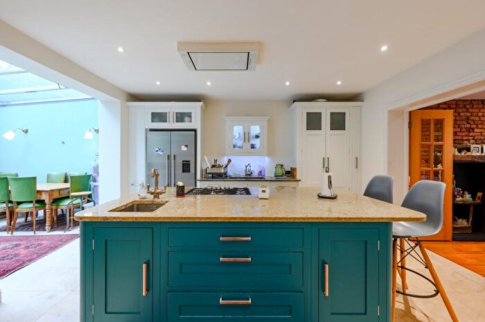 3 Bedroom Maisonette For Sale In South Villas, Camden, NW1