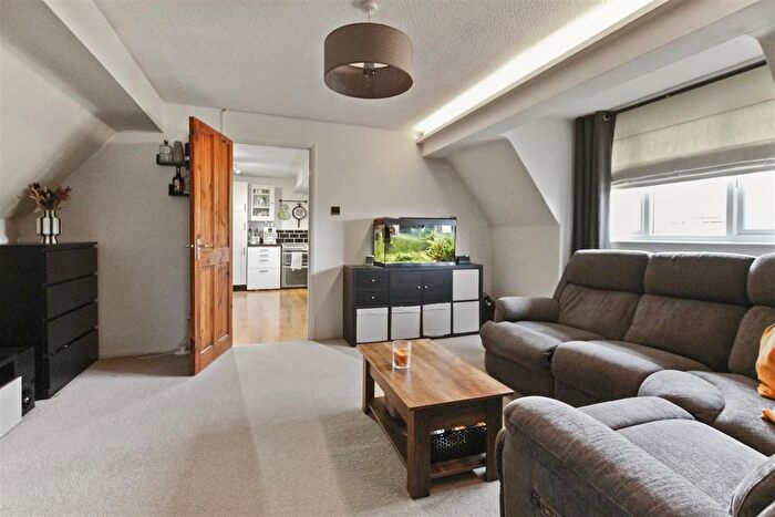 1 Bedroom Flat For Sale In Lovell Court, Irthlingborough, Wellingborough, NN9