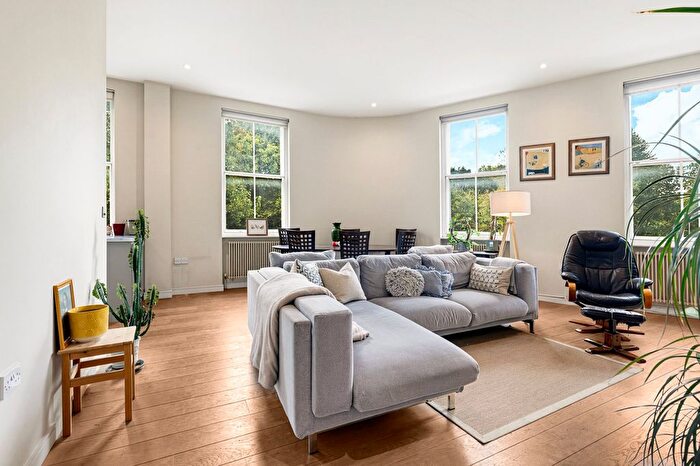 2 Bedroom Flat To Rent In Trinity Road, Wandsworth Common, London, SW17