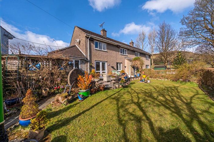 3 Bedroom Semi-Detached House For Sale In Beck Nook, Staveley, LA8