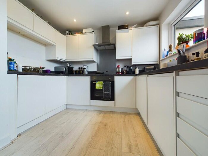 1 Bedroom Apartment For Sale In Old Road, Chatham, ME4