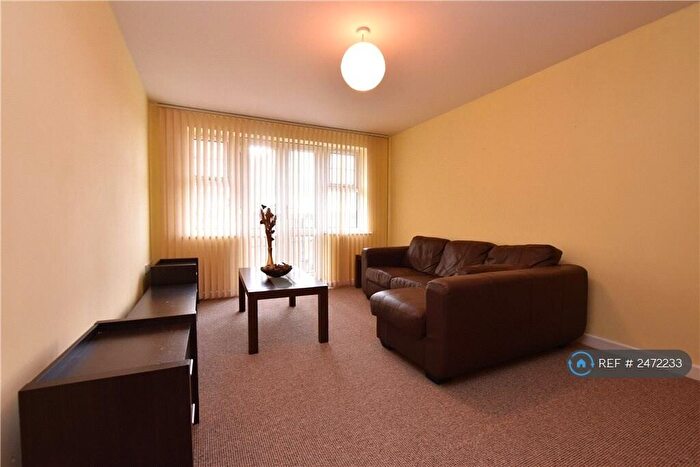 2 Bedroom Flat To Rent In Farnley Crescent, Leeds, LS12