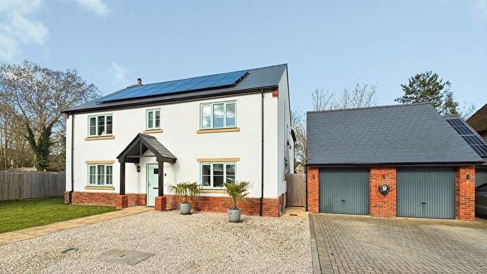 5 Bedroom Detached House For Sale In Walnut Close, Little Kineton, Warwick, CV35