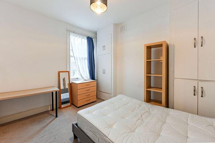 3 Bedroom Flat To Rent In Kendoa Road, Clapham High Street, London, SW4