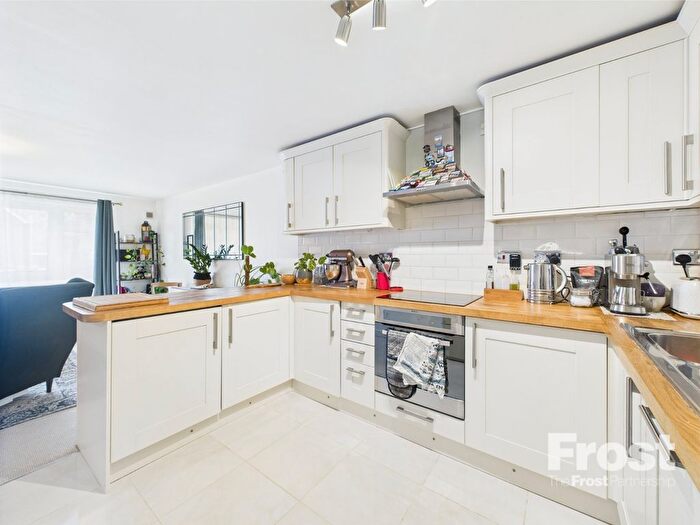 2 Bedroom Flat To Rent In Springfield Road, Windsor, Berkshire, SL4