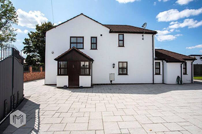 3 Bedroom Semi-Detached House For Sale In Smithy Brow, Croft, WA3