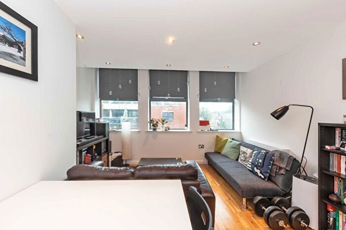 1 Bedroom Flat To Rent In Streatham High Road, Streatham, SW16