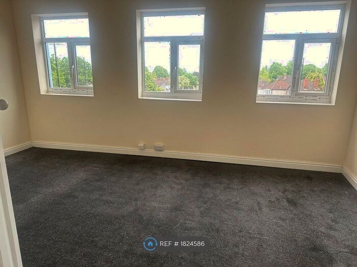 4 Bedroom Semi-Detached House To Rent In Hagley Road West, Oldbury, B68