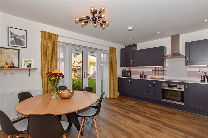 3 Bedroom Semi-detached House For Sale In Gransden Road, East Malling, West Malling, Kent, ME19