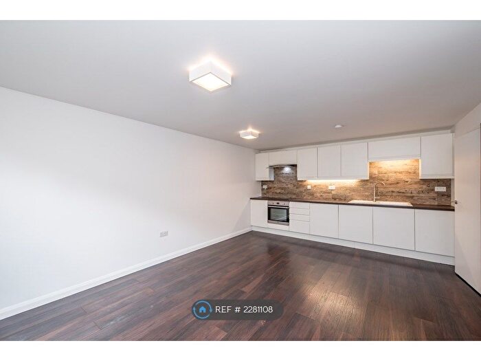 1 Bedroom Flat To Rent In Dumfries Street, Luton, LU1