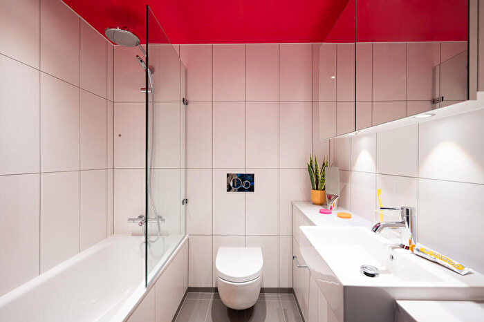 2 Bedroom Flat To Rent In Balfron Tower, St Leonards Road, London, E14