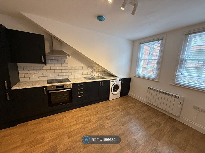 3 Bedroom Flat To Rent In Morning Lane, London, E9