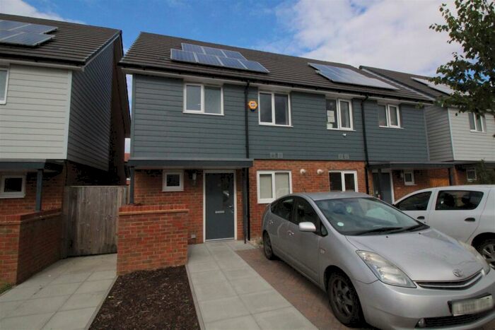 3 Bedroom House To Rent In Waterfall Crescent, Bewbush, Crawley, West Sussex., RH11