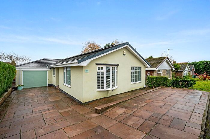 3 Bedroom Bungalow For Sale In Rudgwick Drive, Bury, BL8