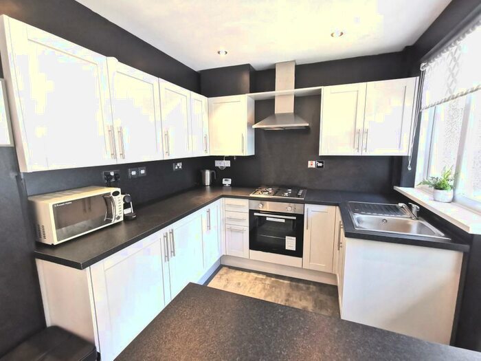 3 Bedroom Property To Rent In Woodcote, Killay, SA2