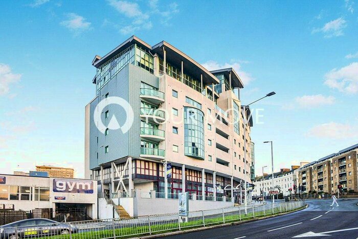 1 Bedroom Flat To Rent In The Crescent, Plymouth, Devon, PL1