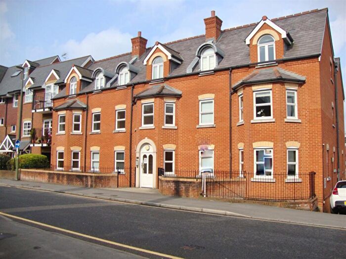 2 Bedroom Flat To Rent In Sydenham Road, Guildford, GU1