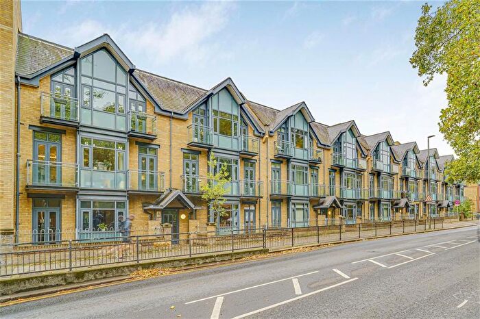 2 Bedroom Flat To Rent In Putney Bridge Road, Putney, SW18