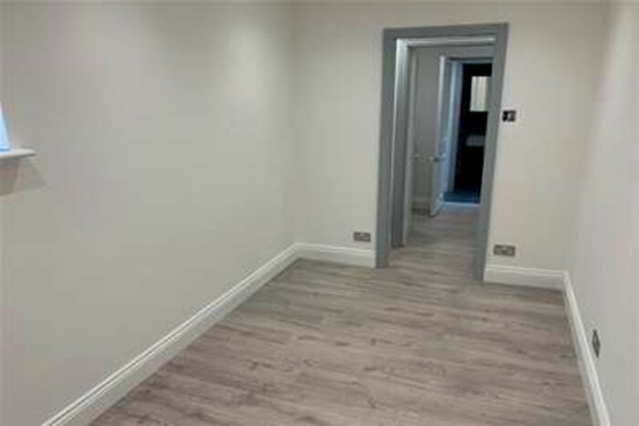 Flat To Rent In Beresford Drive, Woodford Green, IG8