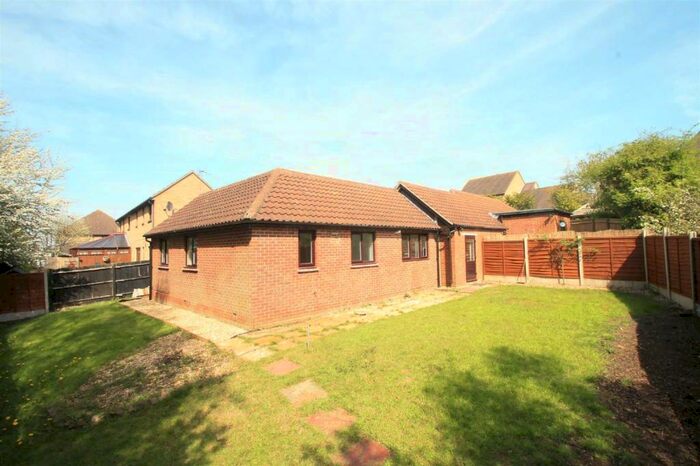 3 Bedroom Semi-Detached Bungalow To Rent In Robertson Close, Shenley Church End, MK5