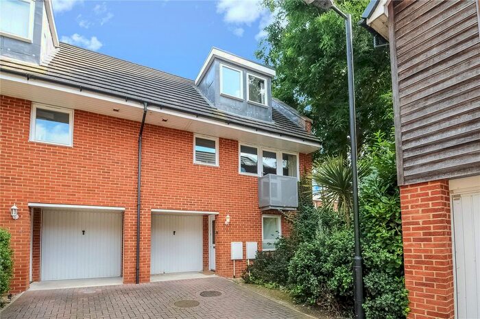 2 Bedroom Town House To Rent In Barkham Mews, Queens Road, Reading, Berkshire, RG1