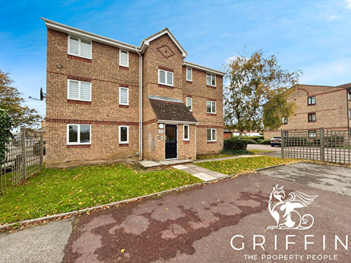 2 Bedroom Flat To Rent In Chestnut Road, Vange, Basildon, SS16